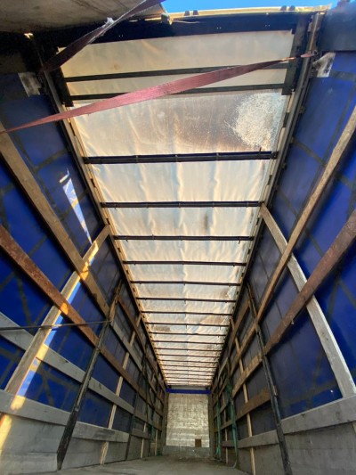 Полуприцеп шторный Schmitz Cargobull 9084