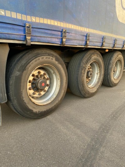 Полуприцеп шторный Schmitz Cargobull 9084